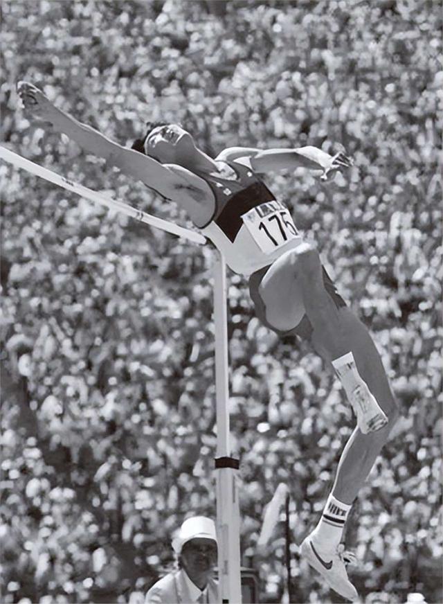 跳高项目上惊现新面孔，创造神奇传奇