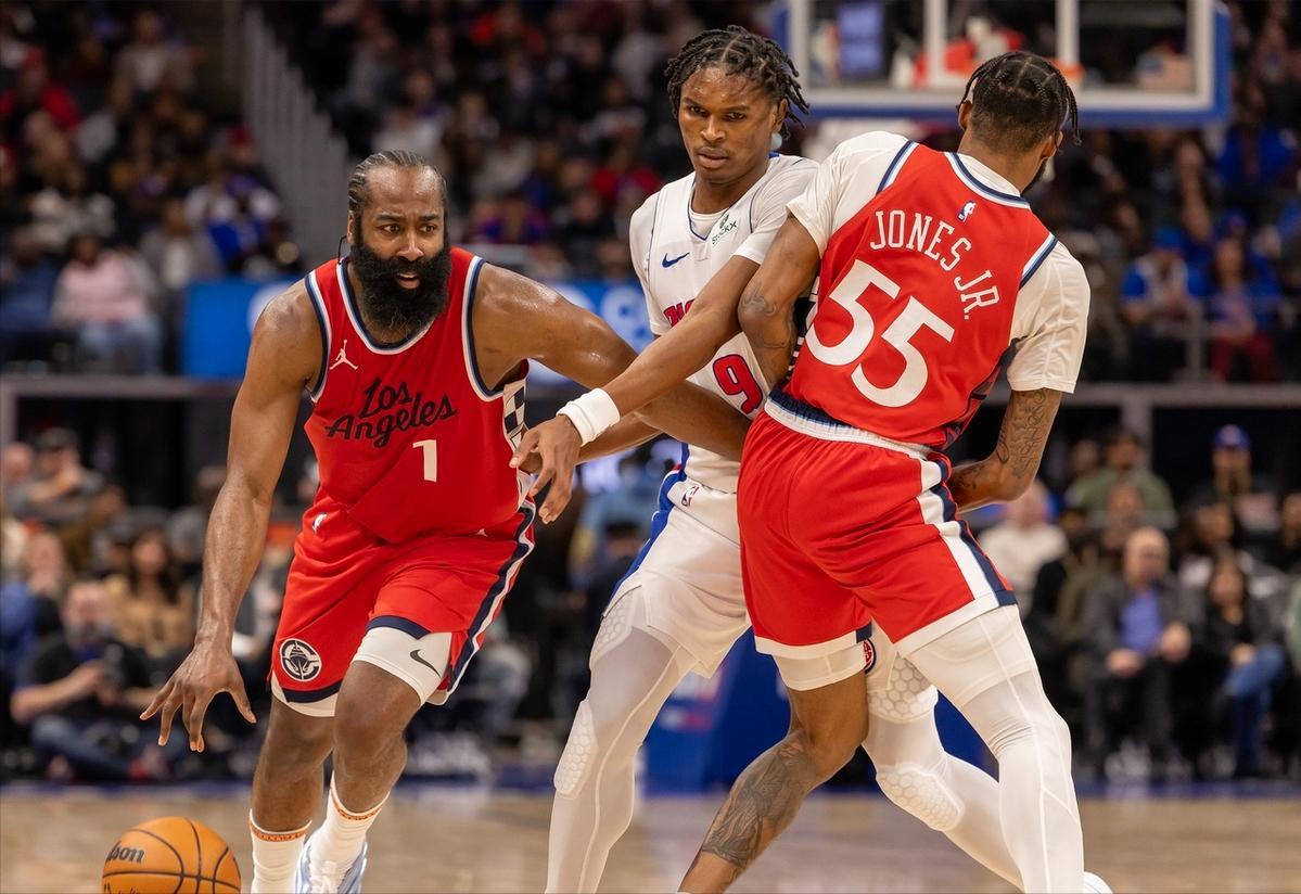  哈登在拜仁比赛中高光表现，赛况扑朔迷离引发热议！